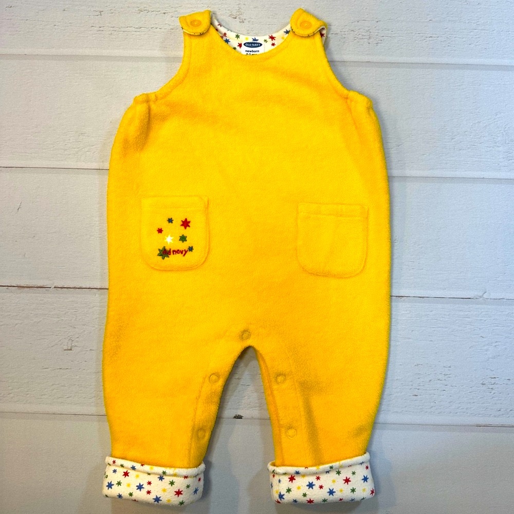 VTG Old Navy Newborn 0-3 mos Fleece Overalls Yellow Stars Winter Snow Y2K